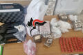 Napoli: Perquisizioni dei carabinieri a Scampia. Trovati 7 chili e mezzo di droga, una pistola e diverse munizioni
