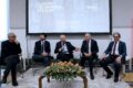 Conclusa la seconda giornata del Summit alla Reggia Cottarelli: la globalizzazione ha inondato il mercato di manodopera Saggese: investire sul capitale umano per vincere la sfida delle competenze Treu: governare l’impatto dell’intelligenza artificiale con responsabilità Domani la terza e ultima sessione di lavori
