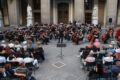 Domenica 28 giugno ore 18, nella cornice monumentale del Cortile delle Statue, a Napoli in Via Paladino 39, si terrà l’atteso Concerto sinfonico dell’Orchestra Scarlatti Junior, a coronamento del XII laboratorio di formazione orchestrale organizzato dalla Nuova Orchestra Scarlatti, che quest’anno ha visto la partecipazione di circa 80 giovanissimi strumentisti di età compresa tra gli 11 e i 20 anni di età.